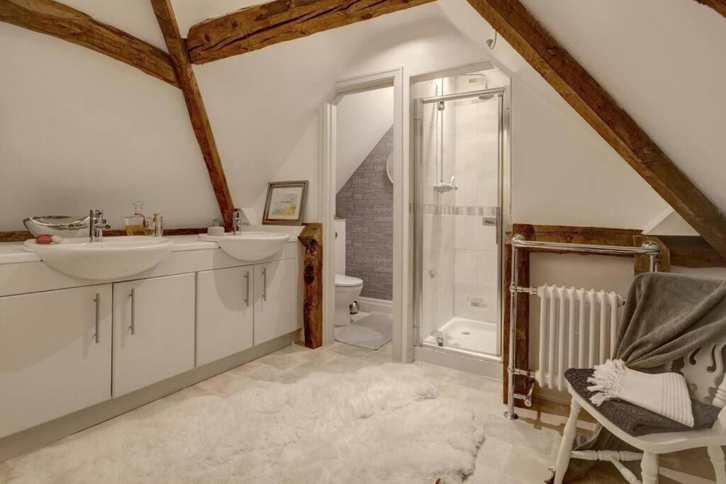 Historic Cotswold Chic Style For Uk Staycation Bourton-on-the-Water Exterior foto